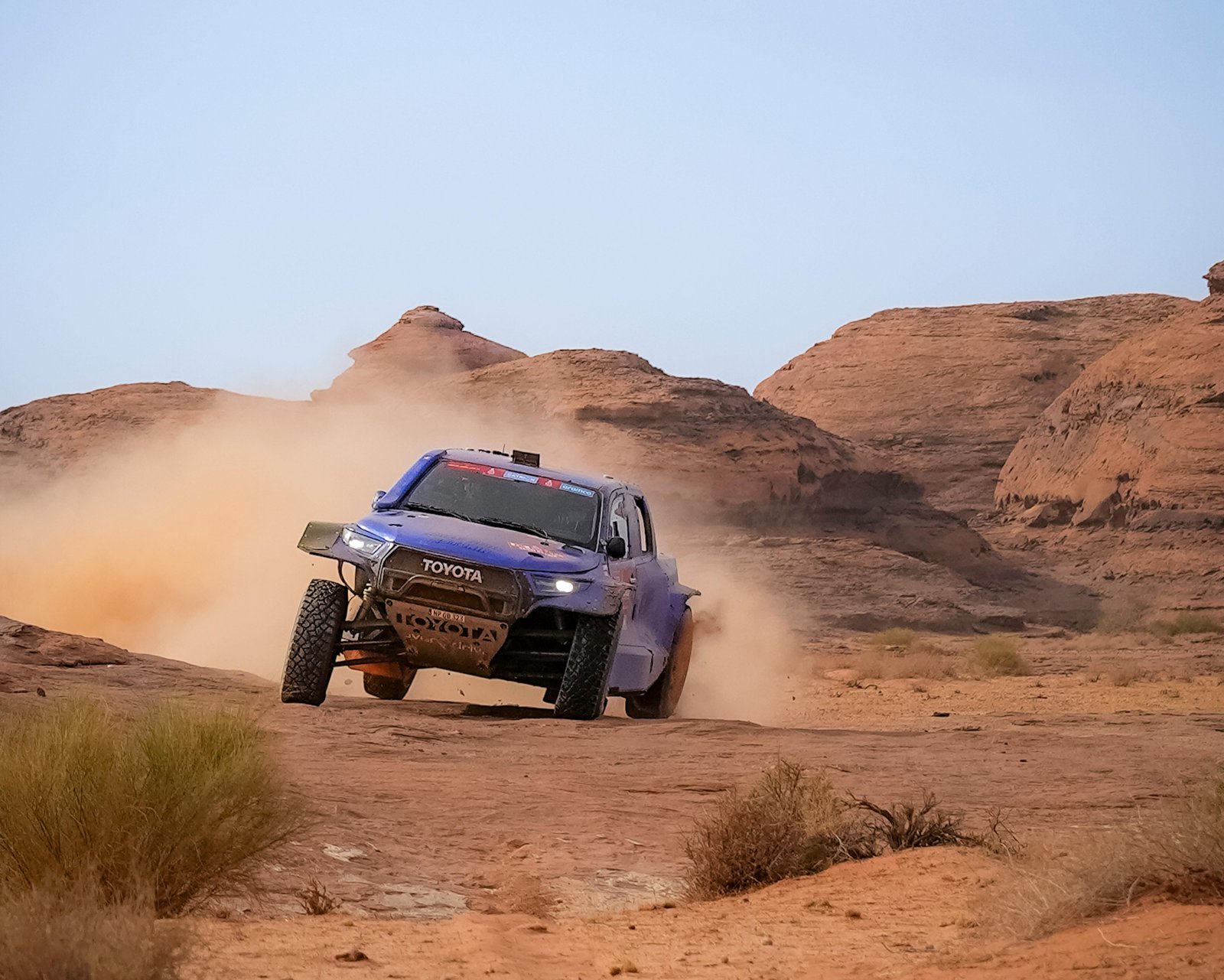 dakar_2026_belum_mulai_perang_sudah_panas_mampukah_ford_raptor_kalahkan_dominasi.jpg